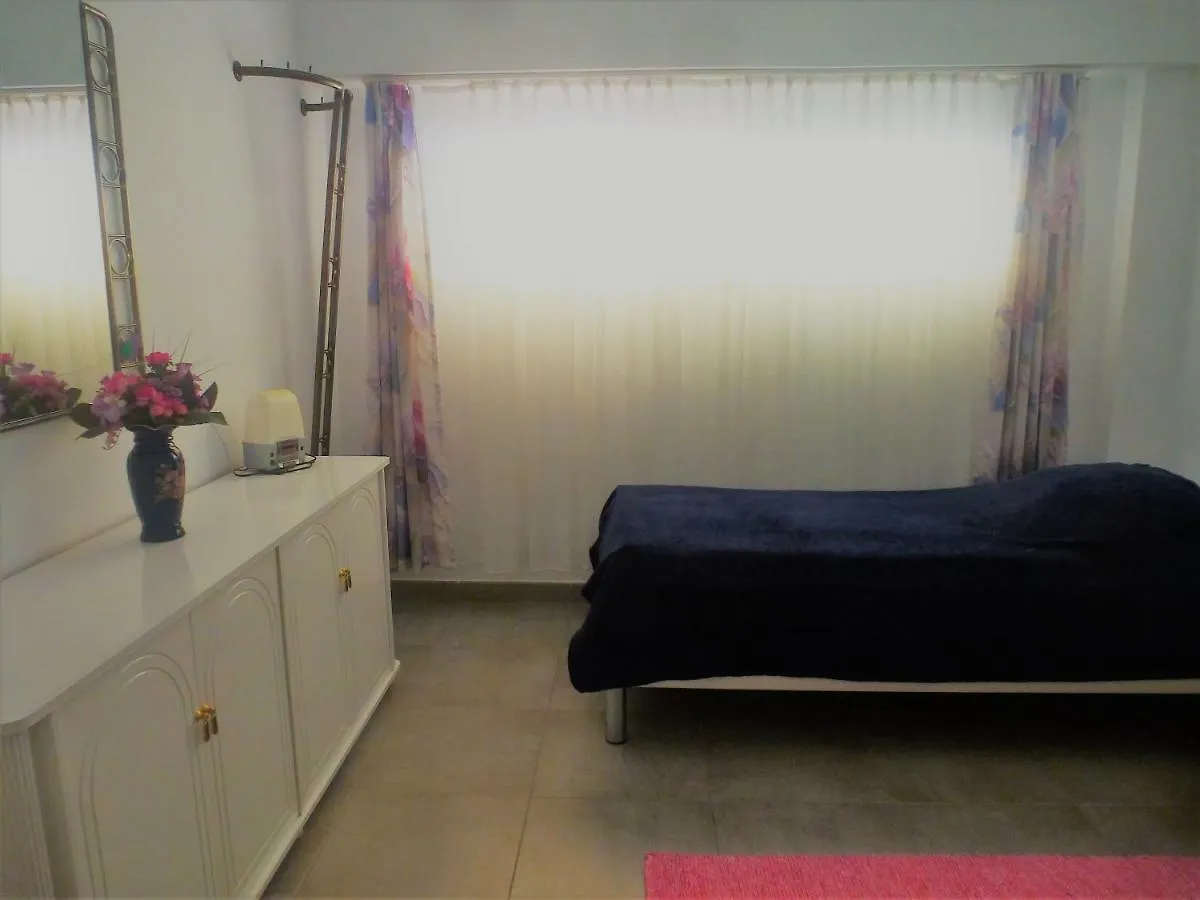 Villa Großartige eigene Etage von “Villa am Ozean“ . Offener Terrasse. Separater Eingang. Nur für Erwachsene. Los Cristianos